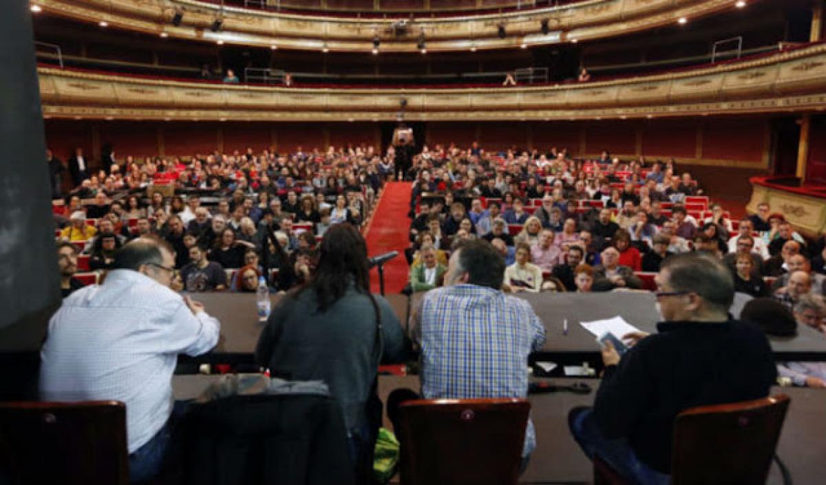 imagen de archivo de asamblea en el Teatro de la Zarzuela