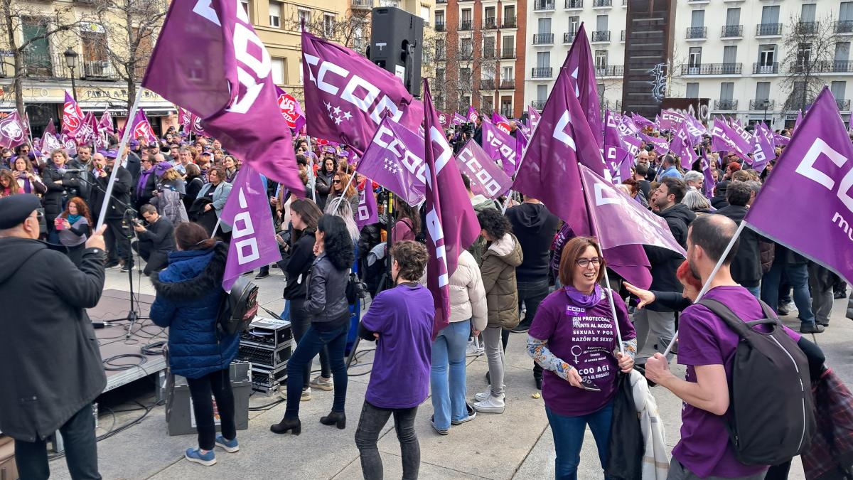 Concentración 8M en la Plaza del museo Reina Sofía de Madrid