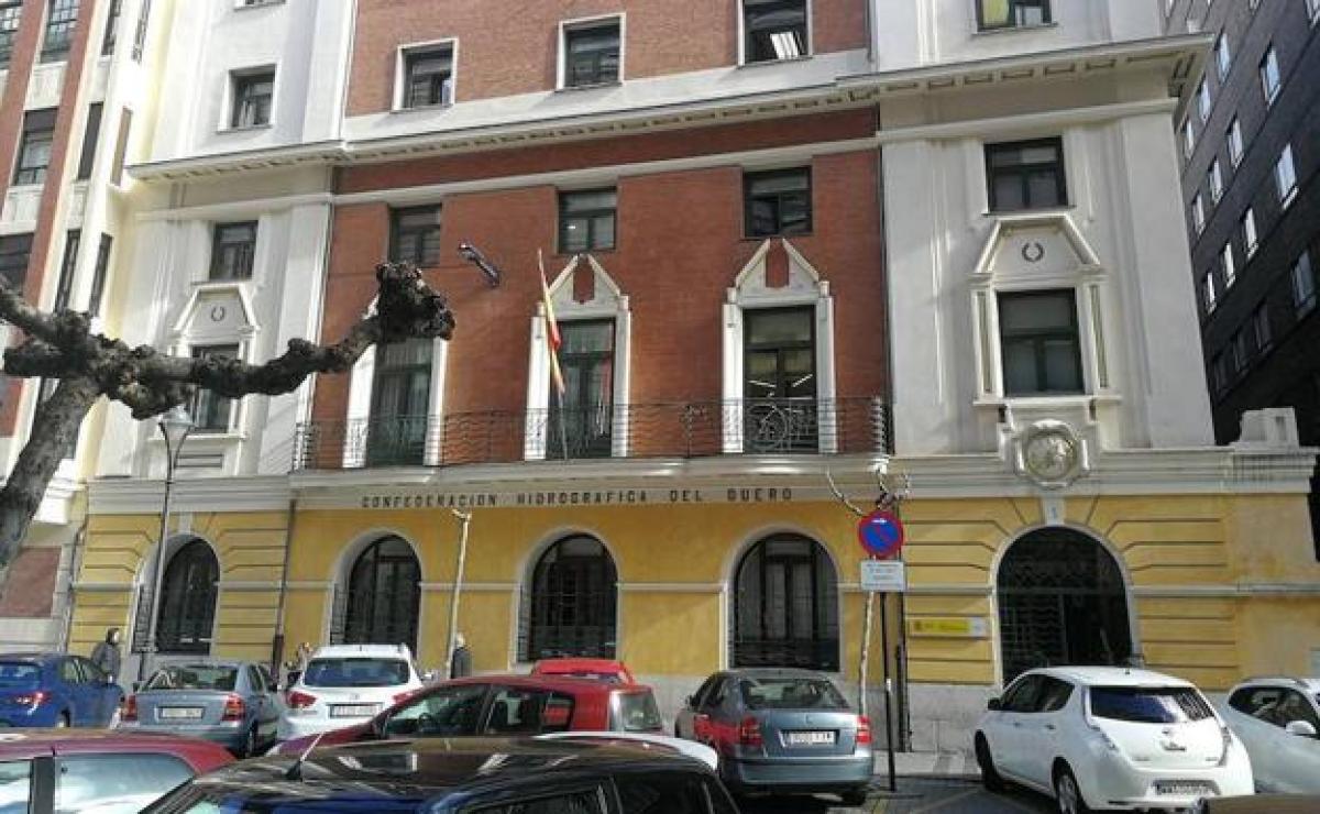 Fachada de la sede de la CH del Duero en Valladolid