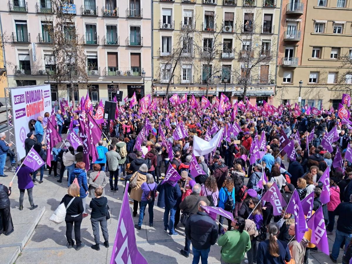 Concentración 8M en la Plaza del museo Reina Sofía de Madrid