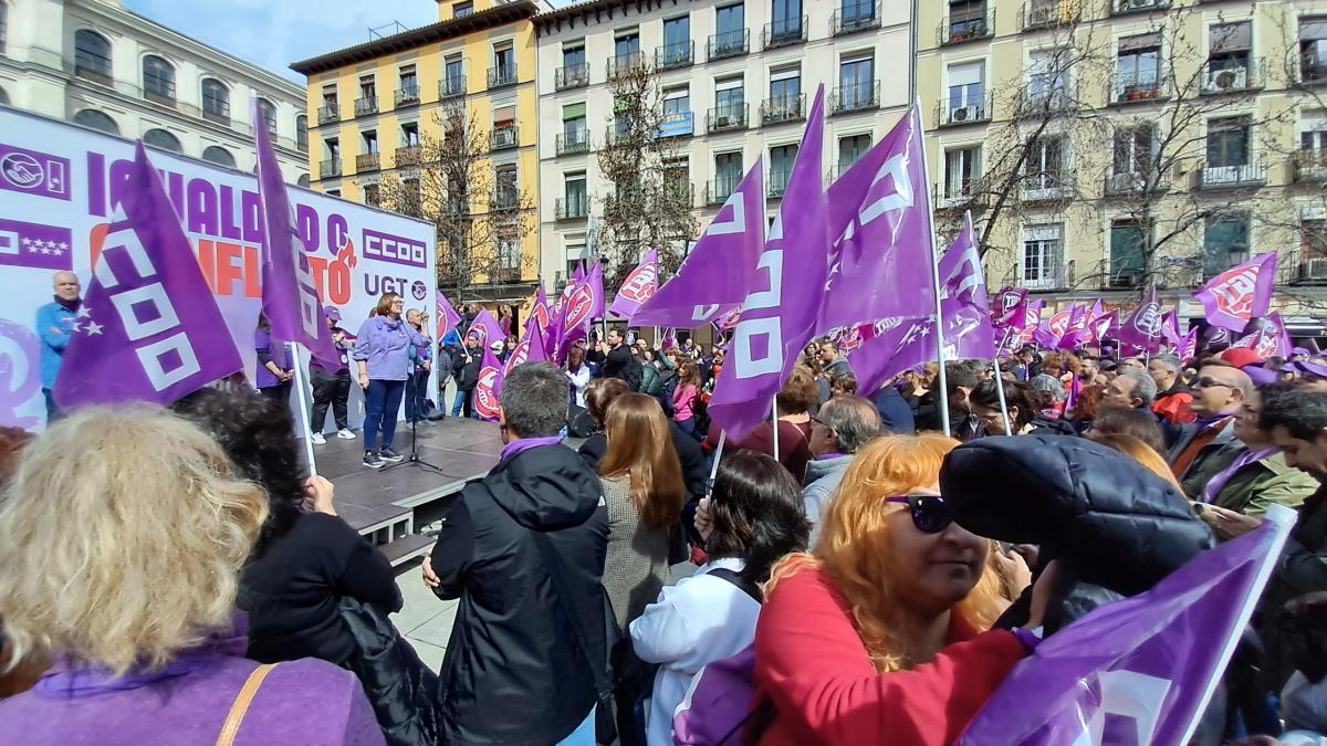 Concentración 8M en la Plaza del museo Reina Sofía de Madrid
