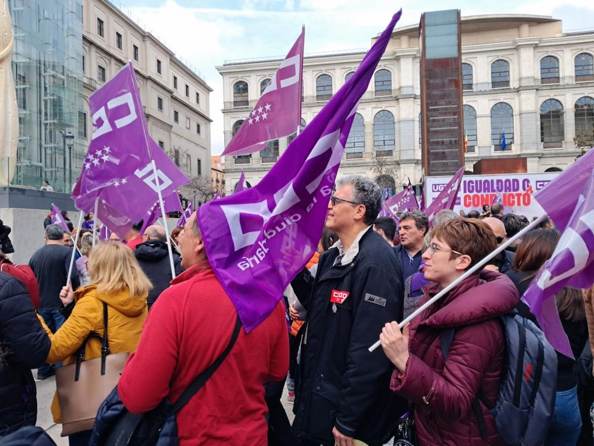 Concentración 8M en la Plaza del museo Reina Sofía de Madrid
