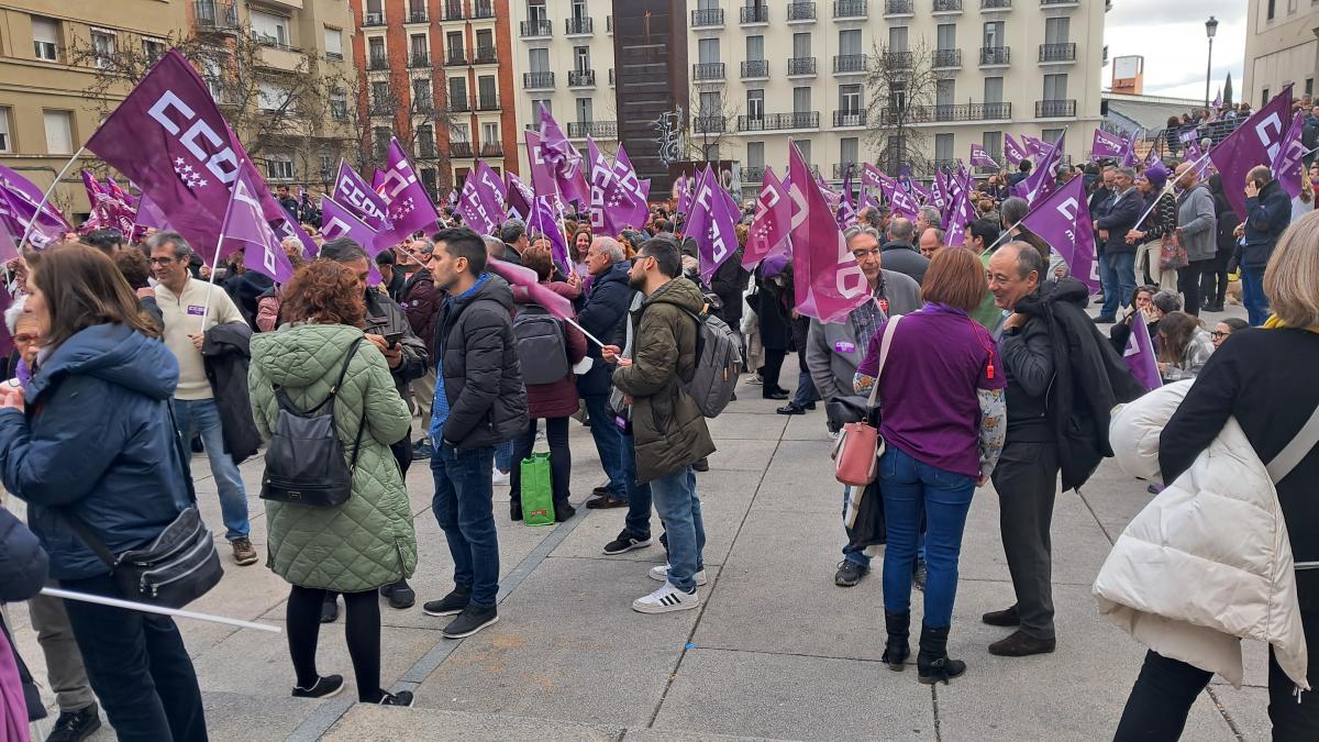 Concentración 8M en la Plaza del museo Reina Sofía de Madrid