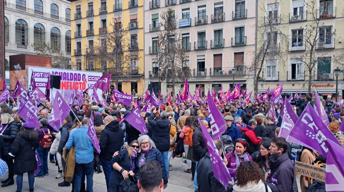 Concentración 8M en la Plaza del museo Reina Sofía de Madrid