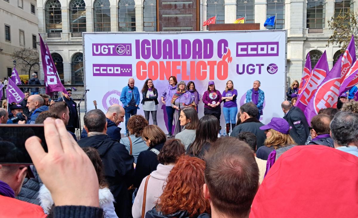 Concentración 8M en la Plaza del museo Reina Sofía de Madrid